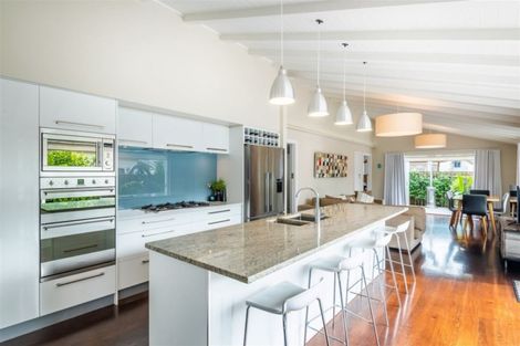 Photo of property in 30 Old Lake Road, Narrow Neck, Auckland, 0624