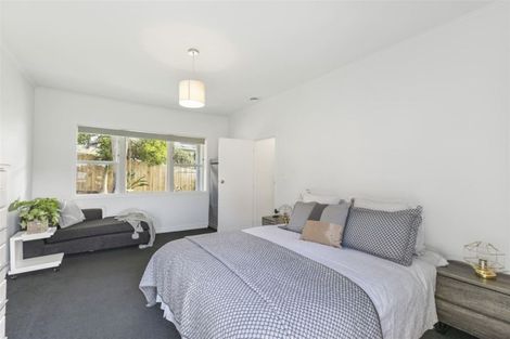 Photo of property in 1/300 Glenfield Road, Glenfield, Auckland, 0629