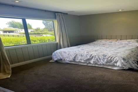 Photo of property in 48 Tawa Road, Kumeu, 0891