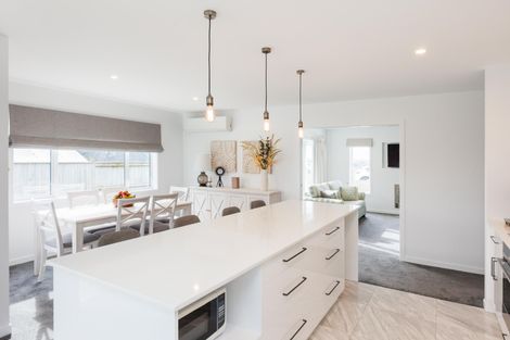 Photo of property in 23 Vaucluse Heights, Fitzherbert, Palmerston North, 4410