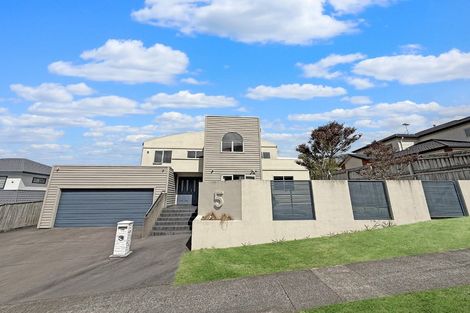 Photo of property in 5 Erlestoke Crescent, Churton Park, Wellington, 6037