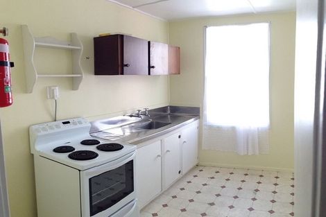 Photo of property in 29 Marine Parade, Bluff Hill, Napier, 4110