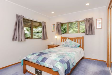 Photo of property in 5 Hayes Road, Henderson Valley, Auckland, 0612