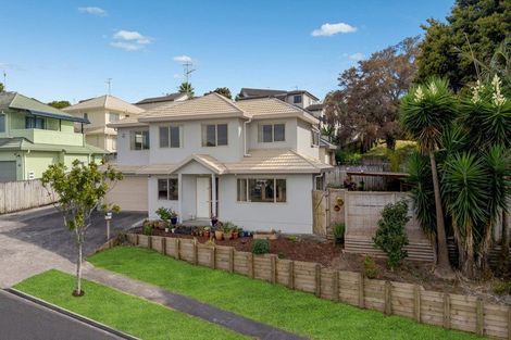 Photo of property in 3 Fairchild Avenue, Goodwood Heights, Auckland, 2105