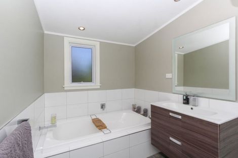 Photo of property in 11 Bulteel Street, New Plymouth, 4310
