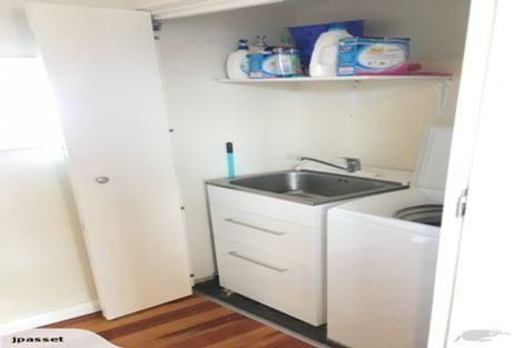 Photo of property in 42 Line Road, Glen Innes, Auckland, 1072