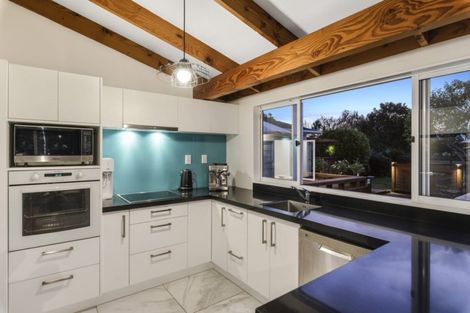 Photo of property in 102 Boord Crescent, Kumeu, 0891