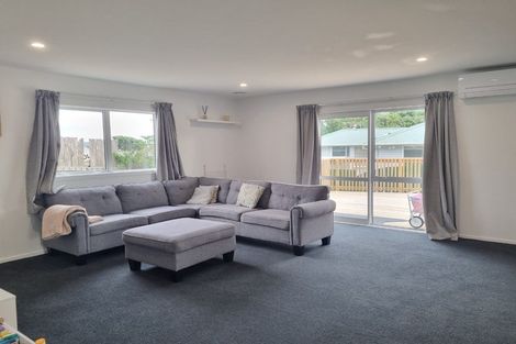 Photo of property in 7a Suffolk Place, Cannons Creek, Porirua, 5024