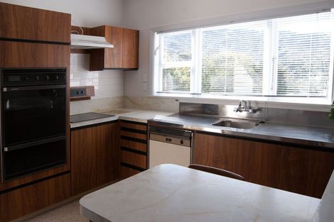 Photo of property in 18 Trelissick Crescent, Ngaio, Wellington, 6035