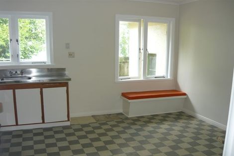 Photo of property in 1/30 Hillcrest Avenue, Hillcrest, Auckland, 0627