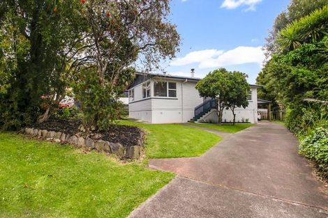 Photo of property in 17 Sunvue Road, Glen Eden, Auckland, 0602