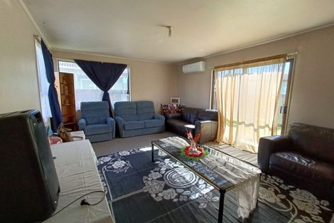 Photo of property in 2/15 Trimdon Street, Randwick Park, Auckland, 2105
