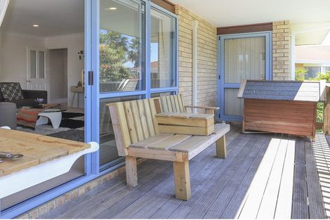 Photo of property in 25 Meadowviews Drive, Welcome Bay, Tauranga, 3112