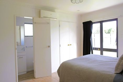 Photo of property in 77 Roberts Line, Kelvin Grove, Palmerston North, 4414