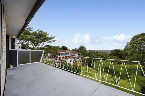 Photo of property in 175 Glenfield Road, Hillcrest, Auckland, 0627
