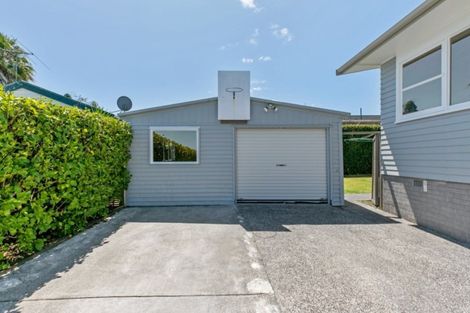 Photo of property in 3 Grimshaw Place, Henderson, Auckland, 0612