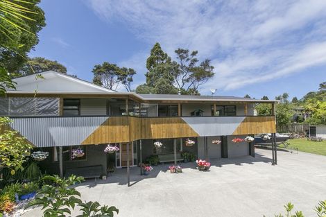 Photo of property in 124 Takahe Road, Titirangi, Auckland, 0604