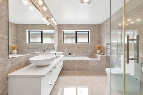 Photo of property in 37 Rosewell Crescent, Flat Bush, Auckland, 2019