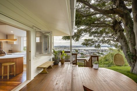 Photo of property in 5 Denholm Road, Hospital Hill, Napier, 4110