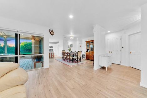 Photo of property in 21 Lothian Brae, Wattle Downs, Auckland, 2103