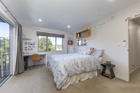 Photo of property in 317a Glenfield Road, Glenfield, Auckland, 0629