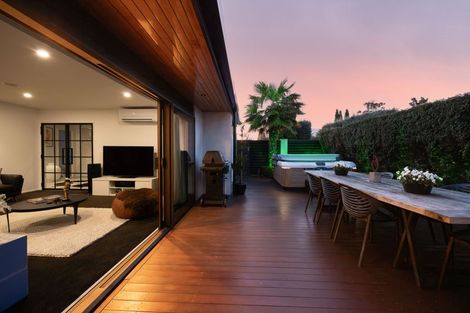 Photo of property in 4 Wairarapa Terrace, Merivale, Christchurch, 8014