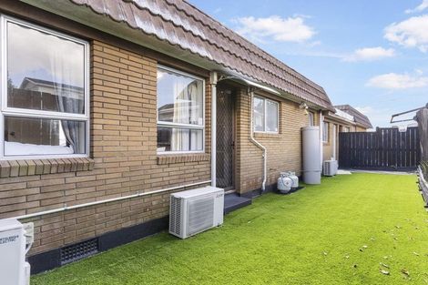 Photo of property in 2/94 Lynwood Road, New Lynn, Auckland, 0600