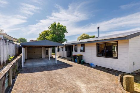 Photo of property in 41 Riversdale Drive, Merrilands, New Plymouth, 4312