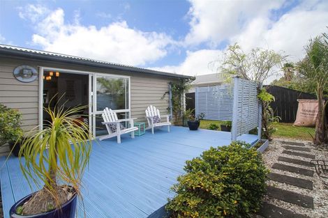 Photo of property in 92 Wharf Road, Clarks Beach, Pukekohe, 2679