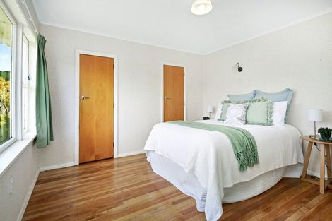 Photo of property in 17 Lane Crescent, Tawa, Wellington, 5028