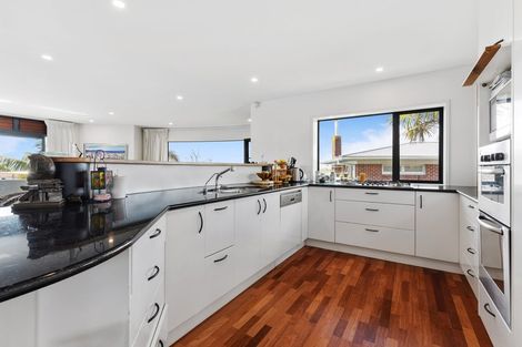 Photo of property in 22a Eastcliffe Road, Castor Bay, Auckland, 0620