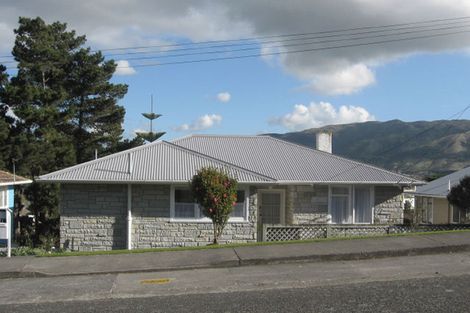 Photo of property in 11 Gloucester Street, Cannons Creek, Porirua, 5024