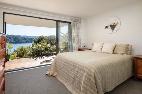 Photo of property in 27 Amelia Crescent, Waikawa, Picton, 7220