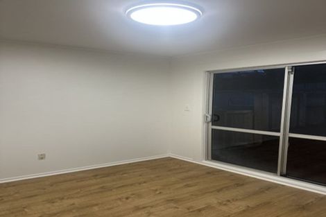 Photo of property in 22 Jenanne Place, Totara Vale, Auckland, 0629