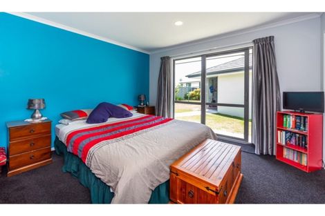 Photo of property in 8 Carteret Place, Aranui, Christchurch, 8061