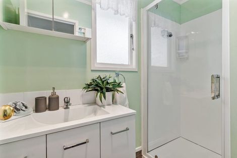 Photo of property in 37 Moire Road, Massey, Auckland, 0614