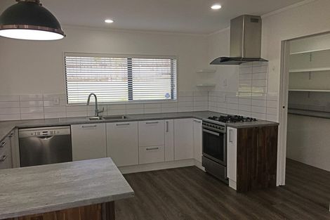 Photo of property in 62 Golfland Drive, Golflands, Auckland, 2013