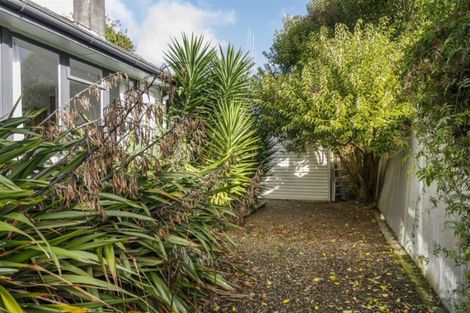 Photo of property in 4 Crewe Crescent, Hokowhitu, Palmerston North, 4410