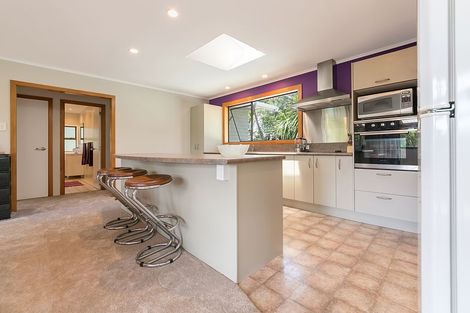 Photo of property in 124 Takahe Road, Titirangi, Auckland, 0604