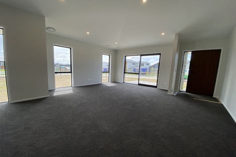 Photo of property in 2 Weweia Close, Kenepuru, Porirua, 5022