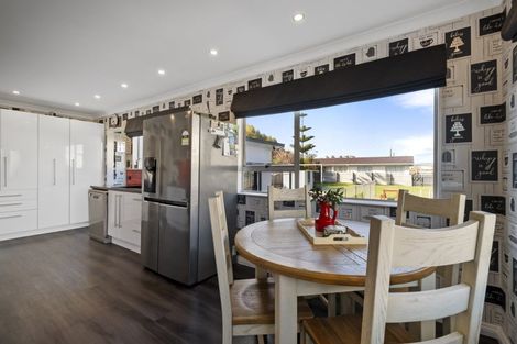 Photo of property in 2 Palliser Place, Milson, Palmerston North, 4414