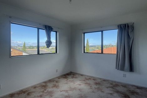 Photo of property in 4 Heversham Place, Glendene, Auckland, 0602