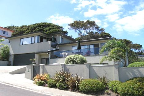 Photo of property in 14 Mariners View Road, Beach Haven, Auckland, 0626