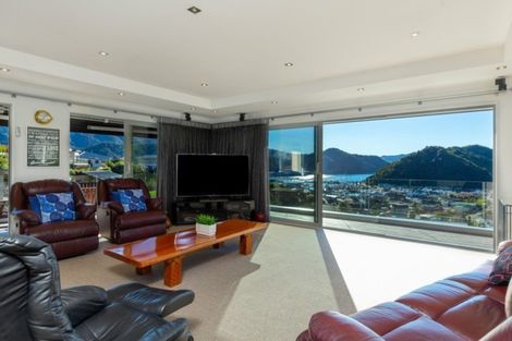 Photo of property in 26 Russell Street, Picton, 7220