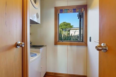 Photo of property in 11 Waiheke Street, Waikanae Beach, Waikanae, 5036