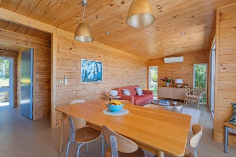 Photo of property in 92 Hahei Beach Road, Hahei, Whitianga, 3591