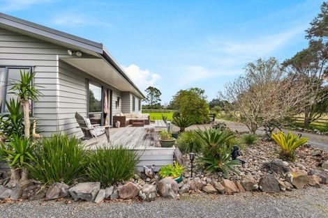 Photo of property in 124 Boord Crescent, Kumeu, 0891