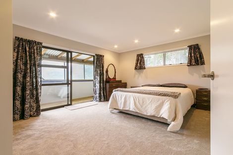 Photo of property in 124 Takahe Road, Titirangi, Auckland, 0604