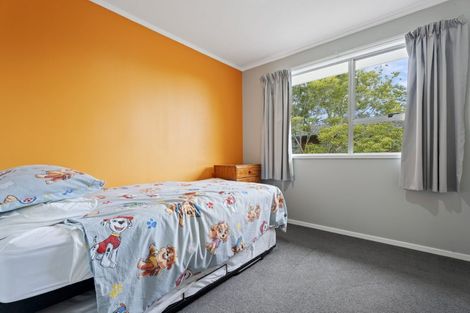 Photo of property in 48 Harmel Road, Glendene, Auckland, 0602