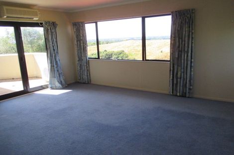 Photo of property in 35 Ruapehu Drive, Fitzherbert, Palmerston North, 4410